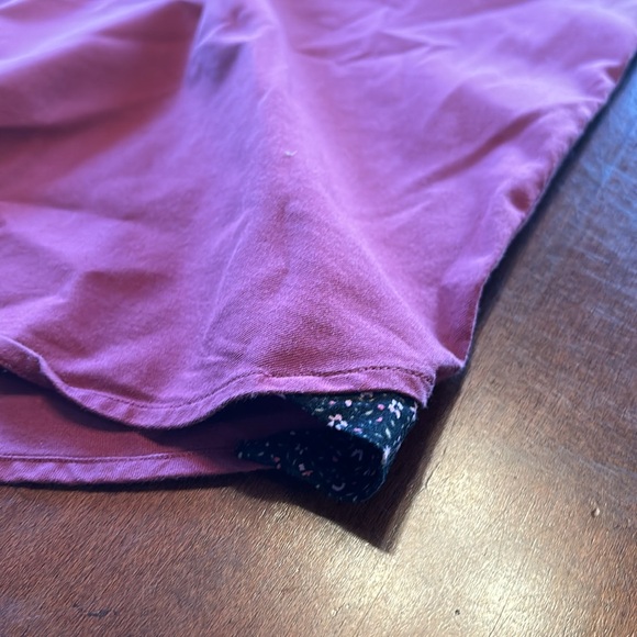 Tommy Bahama XL button down shirt.  Red with sleeves details - Picture 7 of 9